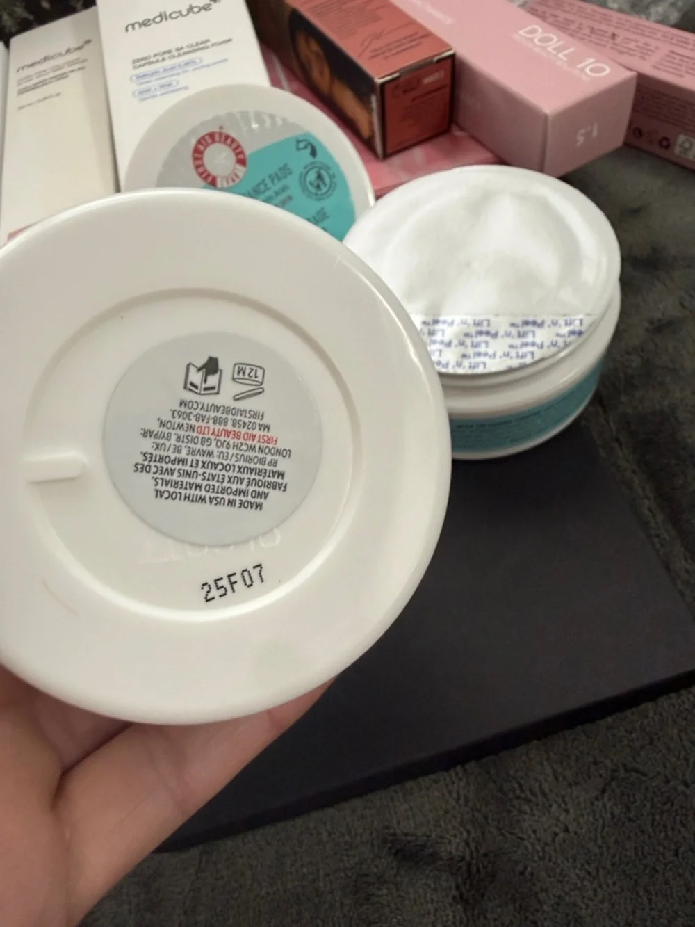 *NEW*28pads*First Aid Beauty* Radiance Pads with Glycolic + Lactic Acids
